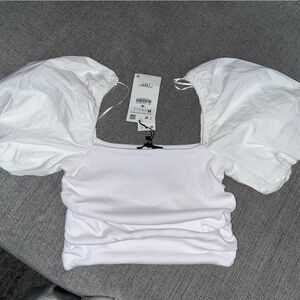 Puffs sleeves Zara top